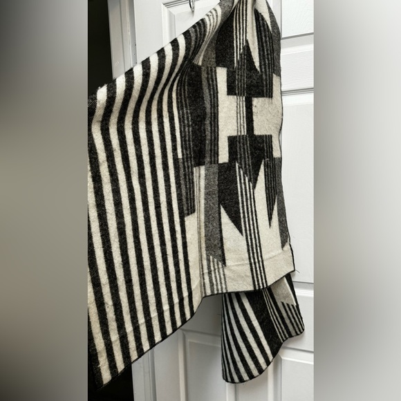 Topshop Printed Blanket Scarf - Picture 2 of 2